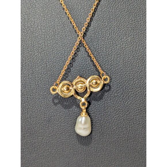 Pearl Gold Bar Necklace - Picture 7 of 7